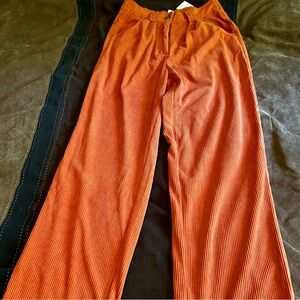 Halara Size M mid-rise corduroy Casual Pants in Potters Clay colour